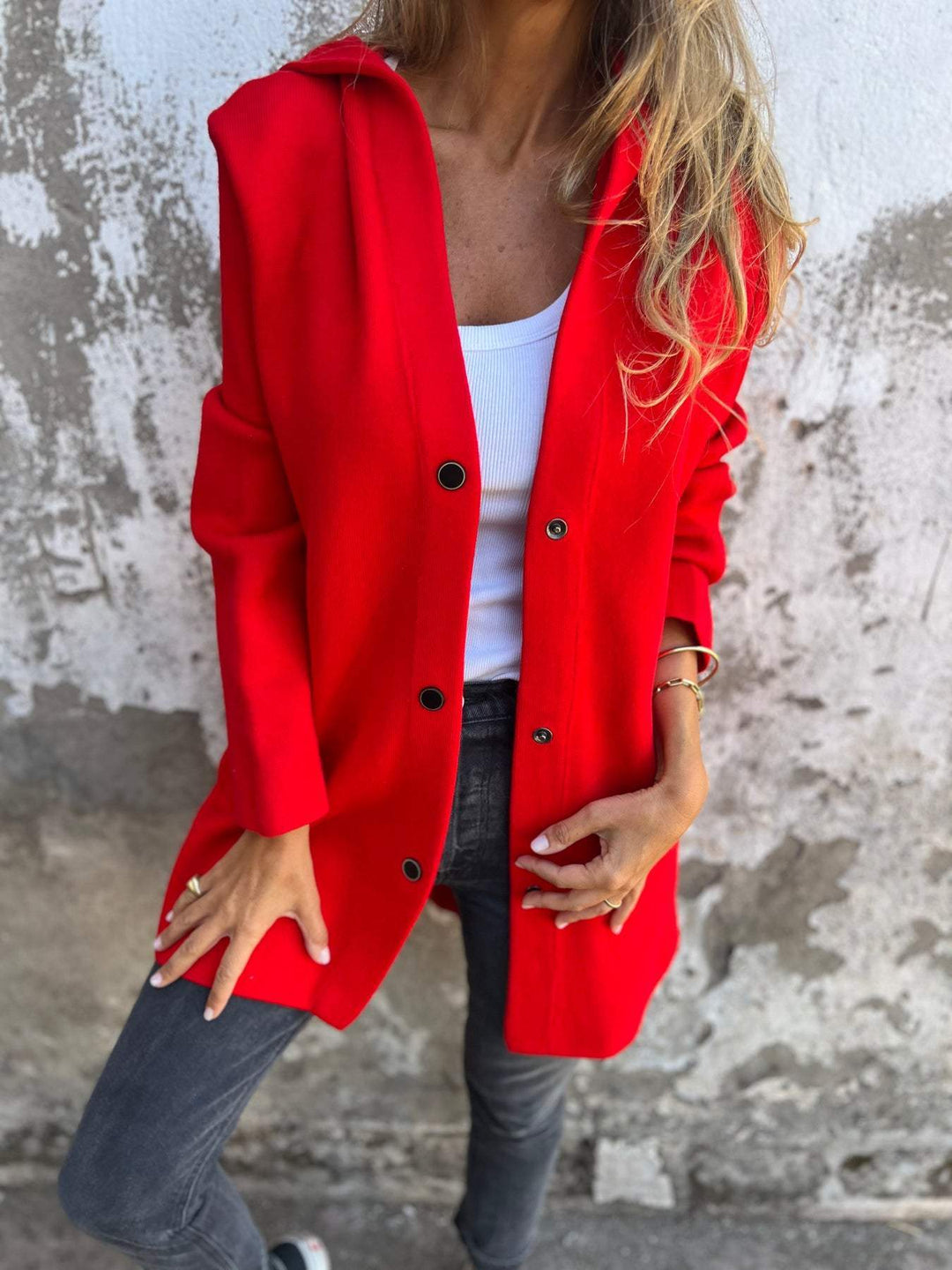 Adriana – Strickjacke mit Knöpfen und Kapuze